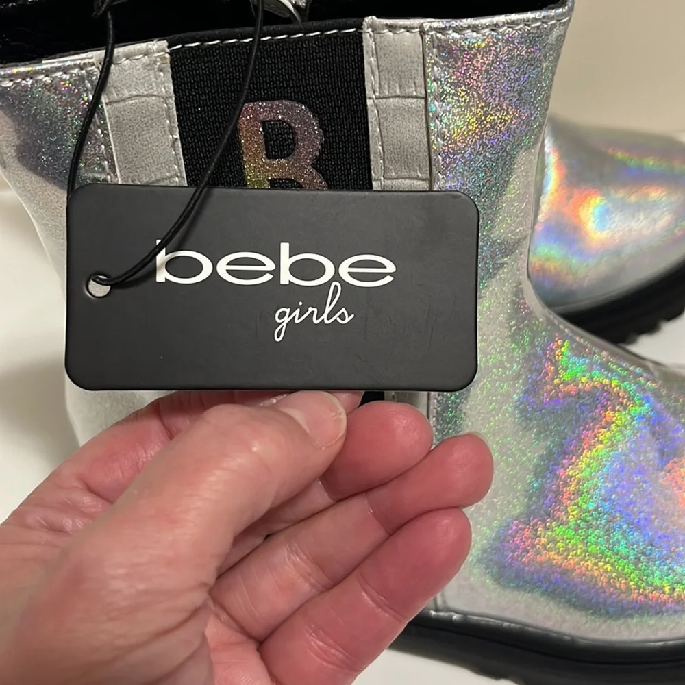 Bebe‎ Girls Big Kids' Holographic Chelsea Boot